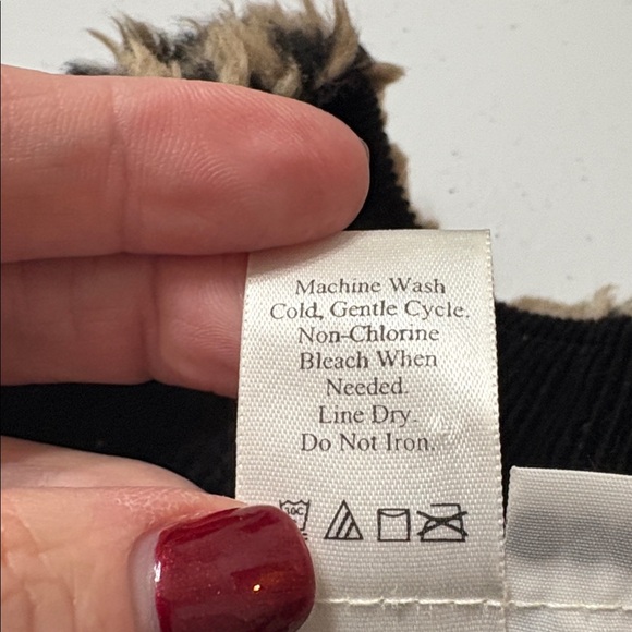 Coldwater Creek faux fur vest, size Medium - Picture 7 of 7